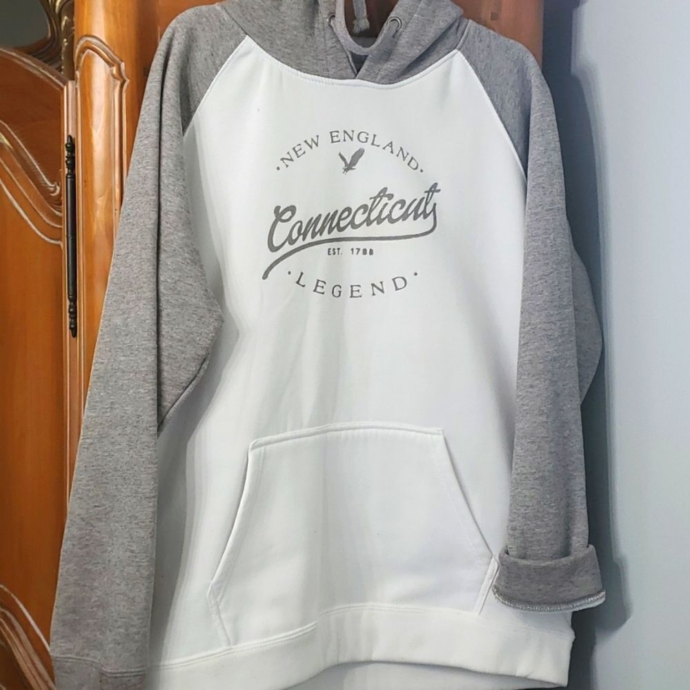 Salt Creek XL white/gray hoodie. NEW‎ ENGLAND CONNECTICUT LEGEND.